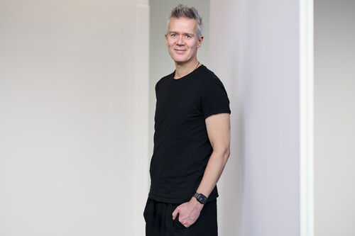 Portret Michel van der Aa met ensemble Ludwig