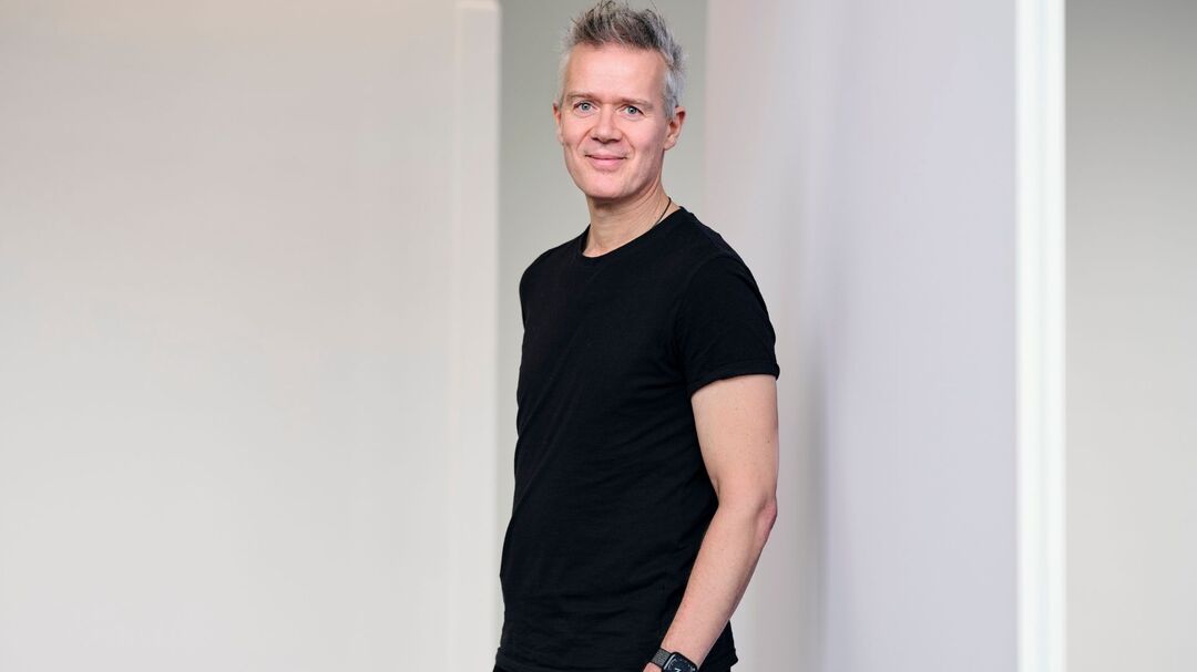 Portret Michel van der Aa met ensemble Ludwig