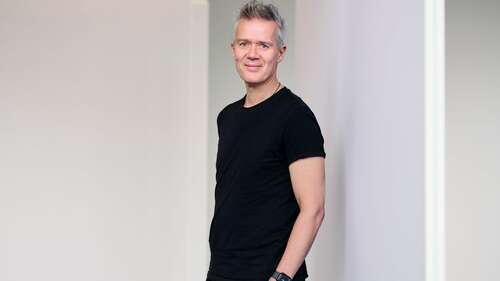 Portret Michel van der Aa met ensemble Ludwig